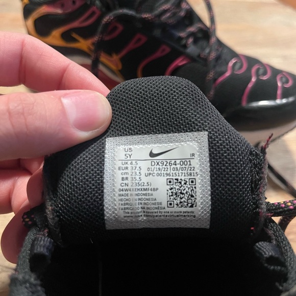 Nike Black and Pink Air Max Plus GS Sneakers 5Y - Picture 5 of 7